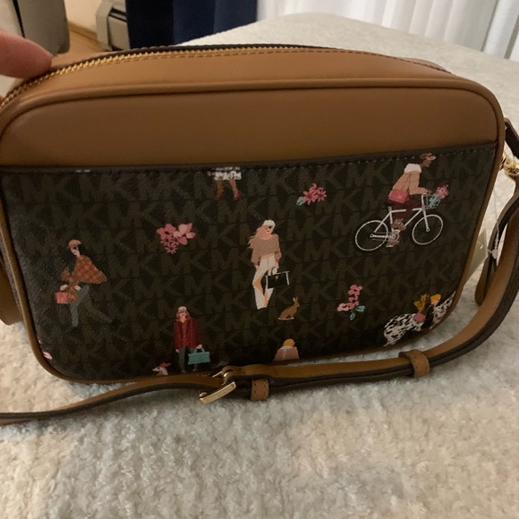 Michael Kors Jet Set Girl Cross Body - Picture 4 of 6